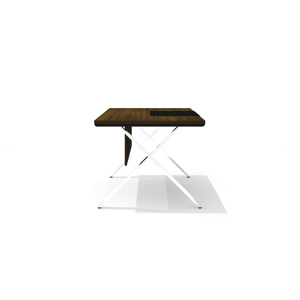 Стол руководителя с траверсом на металлическом каркасе