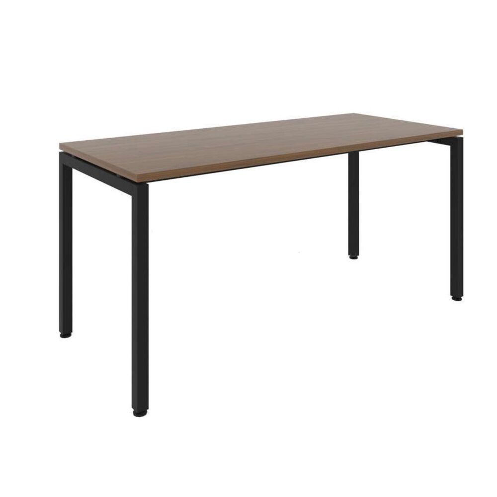 Стол рабочий на металлокаркасе