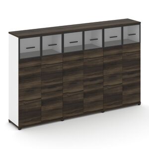 Шкаф три широкие секции, 4 ниши