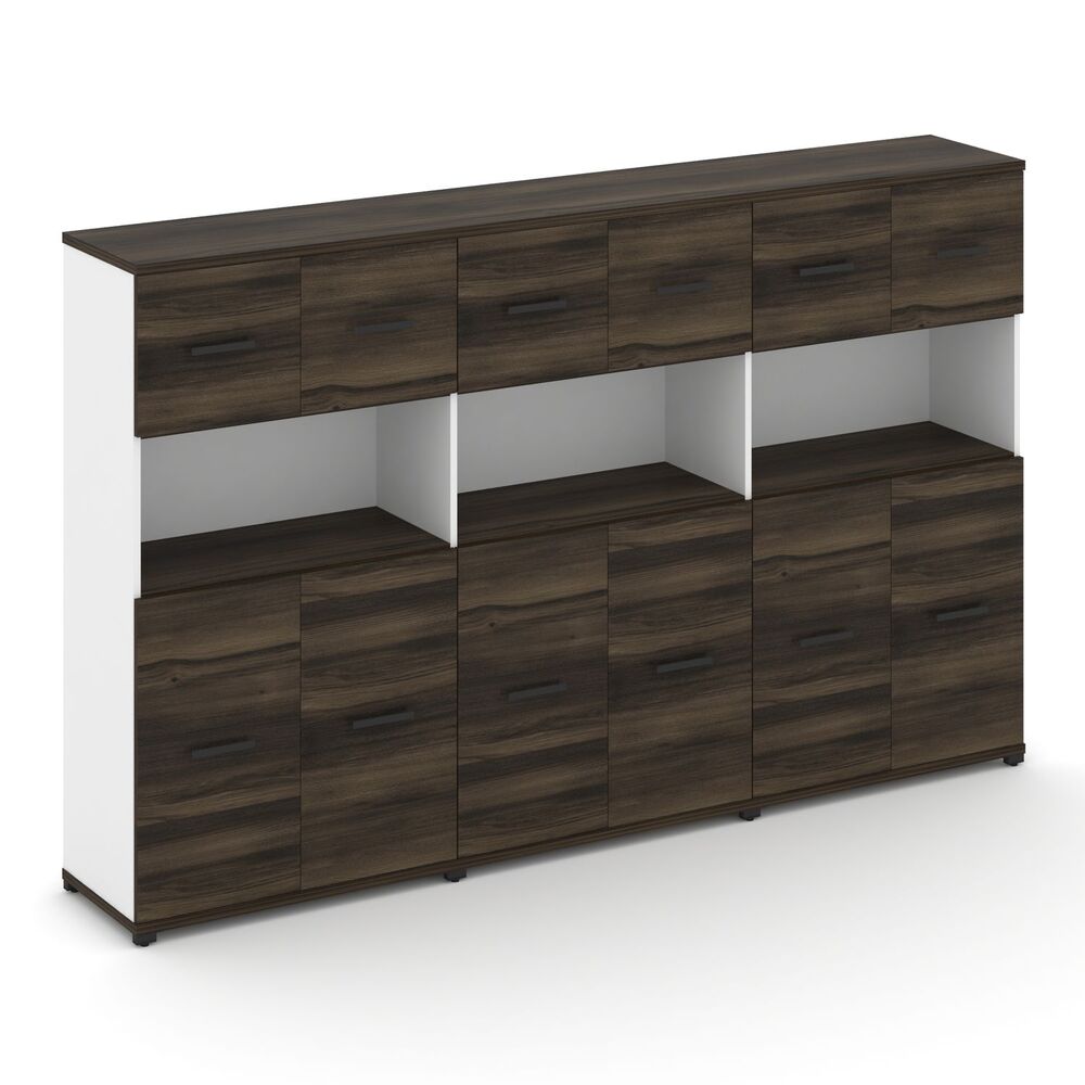 Шкаф три широкие секции, 4 ниши