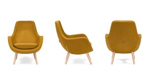 Кресло на деревянных опорах