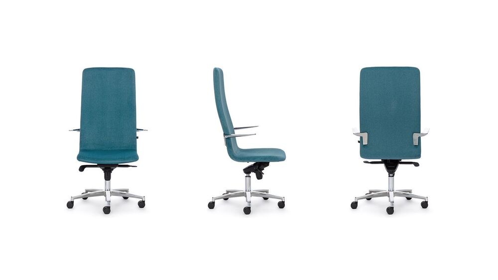 Кресло с высокой спинкой на крестовине