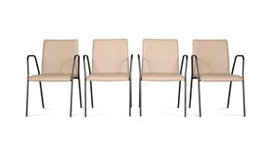 Кресло со средней спинкой на ножках