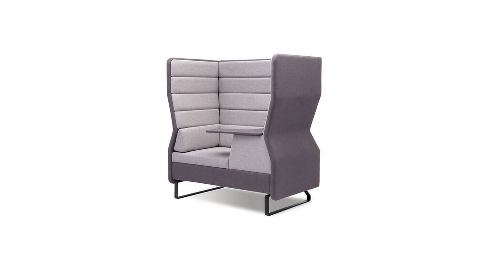 Кресло с высокой спинкой со столиком справа